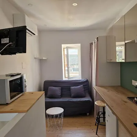 Studio Centre 아파트